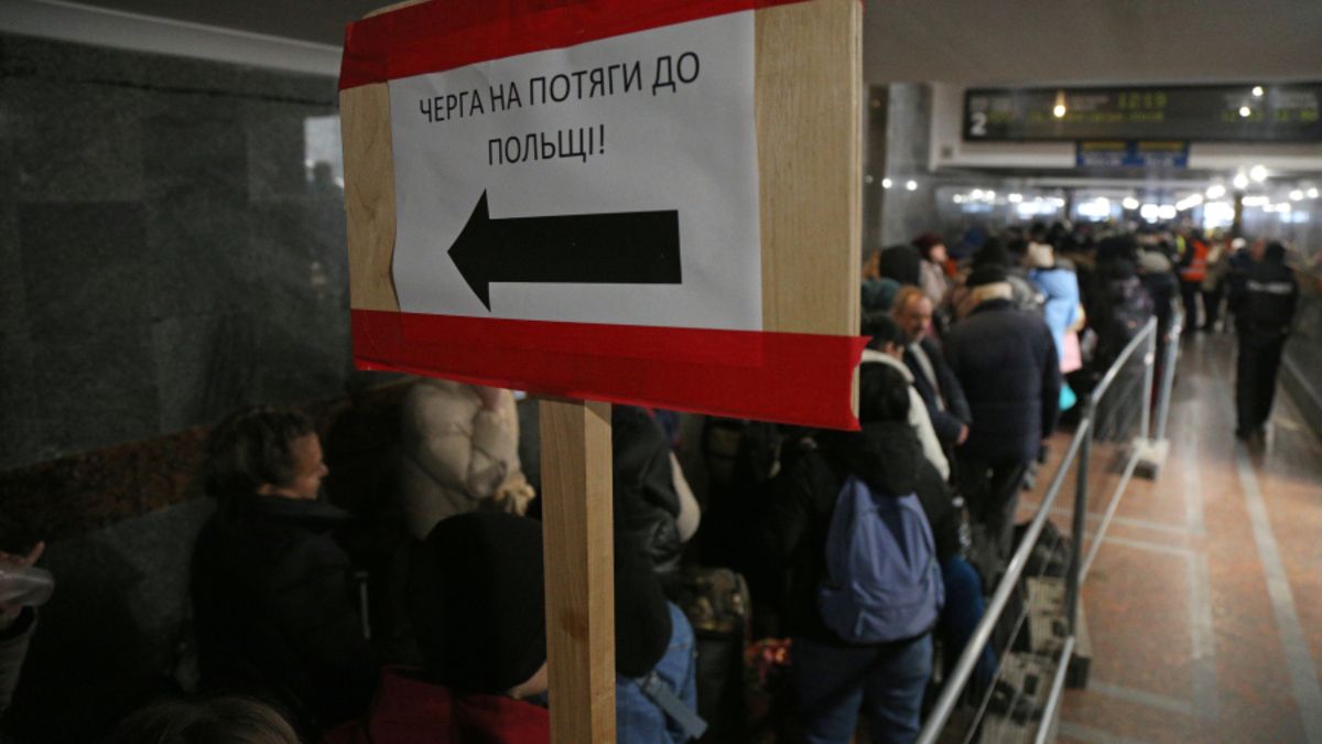 «На кордоні були черги з поїздів»