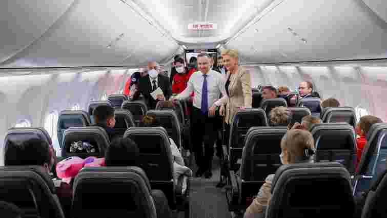 Президент Польщі вивіз своїм літаком п'ятьох онкохворих українських дітей до Італії