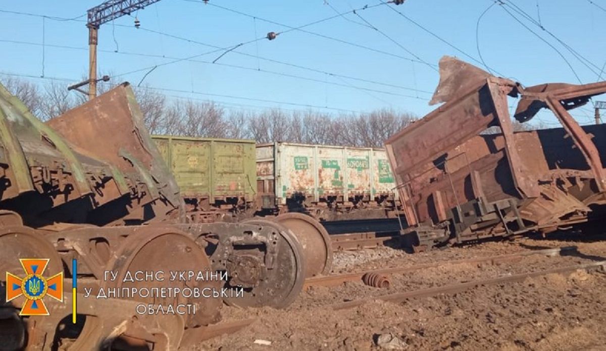 Росіяни обстріляли ракетами залізницю у Дніпропетровській області