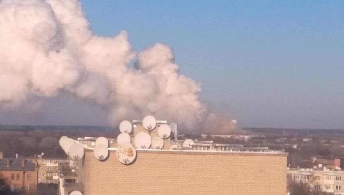 Росіяни влучили в будівлю лікарні окупованого міста на Харківщині
