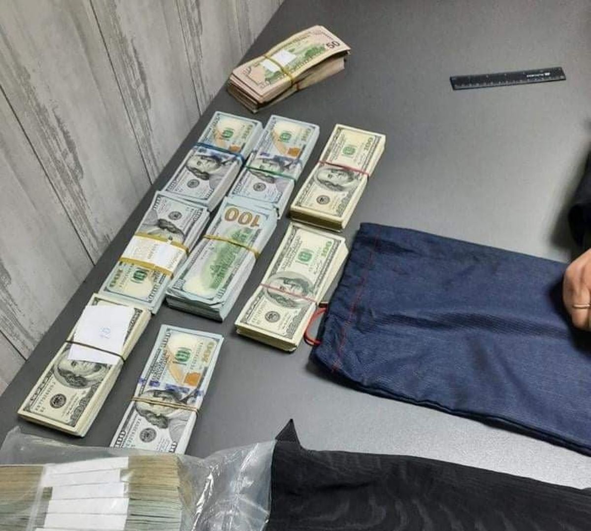 Чернівецькі прикордонники конфіскували у 38-річного іноземця $190 тис.