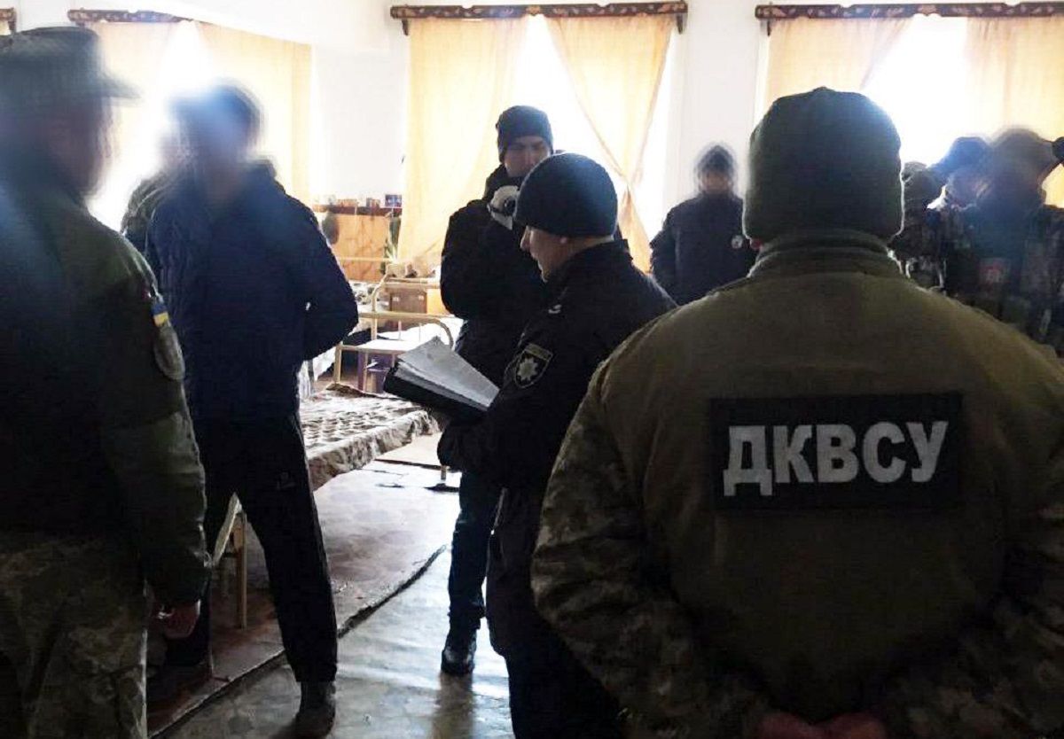 В'язнів виправного центру на Рівненщині викрили на постачанні наркотиків