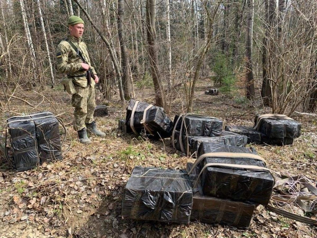 Чернівецькі прикордонники застосували зброю для зупинки місцевих контрабандистів