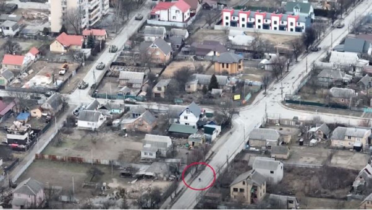 Момент розстрілу мирних жителів у Бучі потрапив на відео з дрона