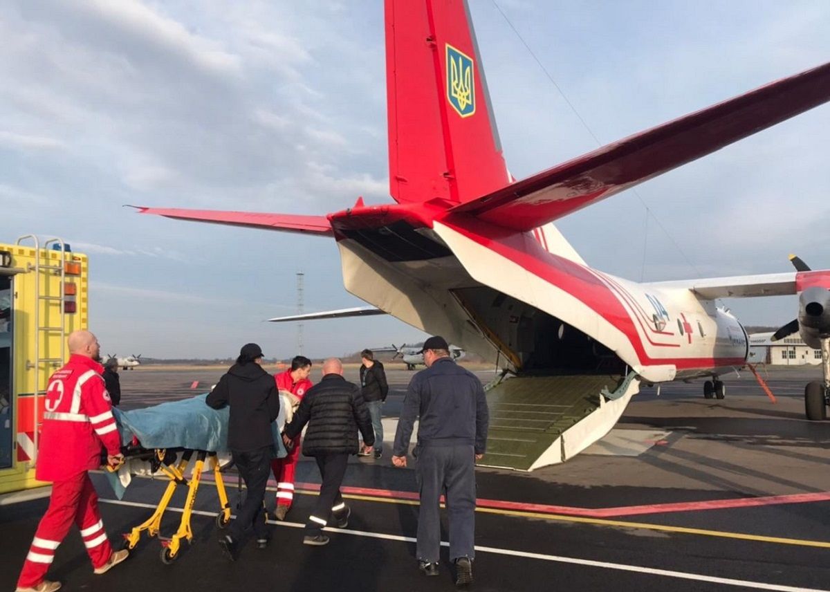 Трьох важкопоранених українських рятувальників відправили на лікування до  Німеччини та Чехії