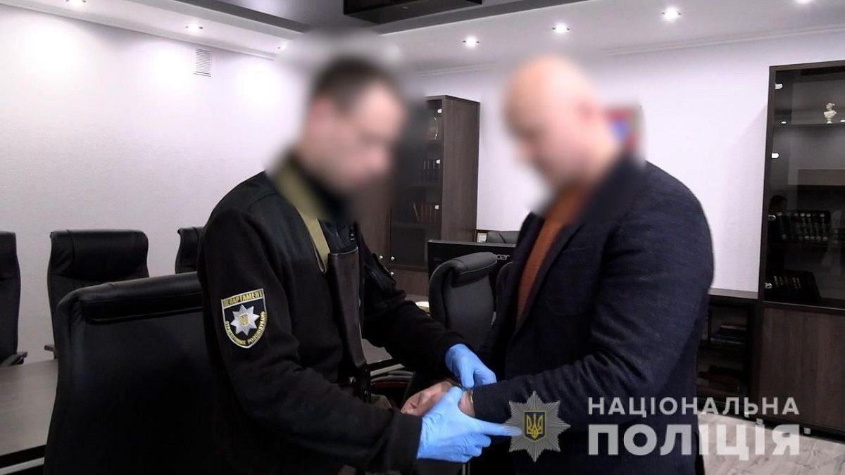 Під час конфлікту з волонтером мер Немирова почав стріляти з автомата
