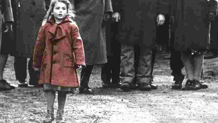 Дівчинка з фільму «Список Шиндлера» допомагає українським біженцям у Польщі