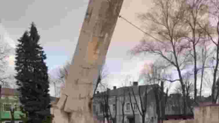 У Стрию демонтували стелу-пам’ятник радянському солдату