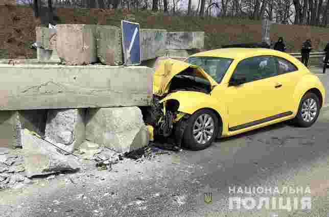 60-річний водій Volkswagen в'їхав у блокпост під Хмельницьким