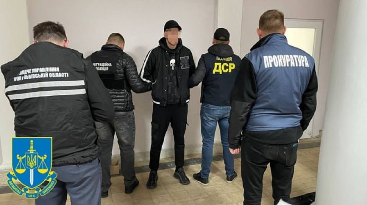 Одесит продавав на Львівщині фальшиві довідки для виїзду ухилянтів за кордон