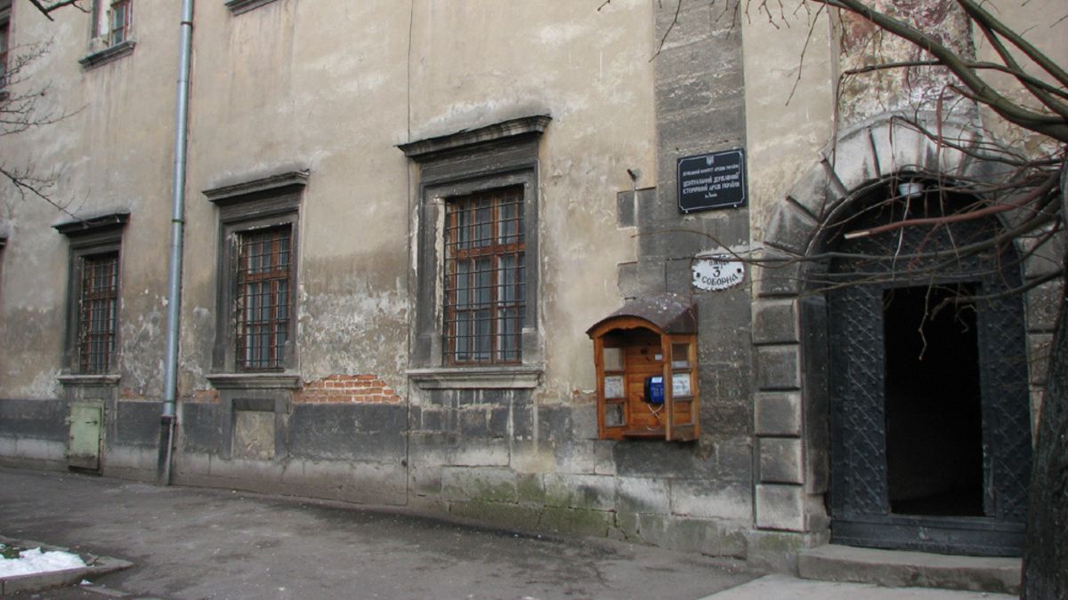Унікальні документи історичного архіву у Львові убезпечать у вогнетривких шафах