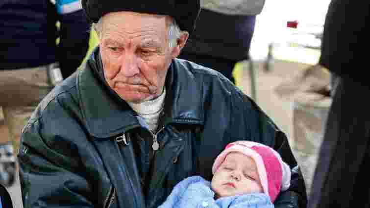 84-річний дідусь із Запоріжжя на старенькому авто вивіз родину з-під обстрілів