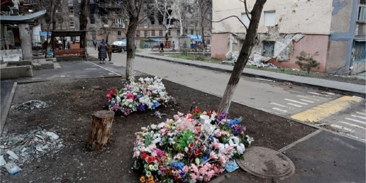 Спеціальні наглядачі не дозволяють ховати убитих росіянами маріупольців