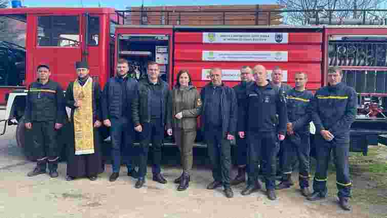 Бібрська громада отримала дві пожежні машини від поляків