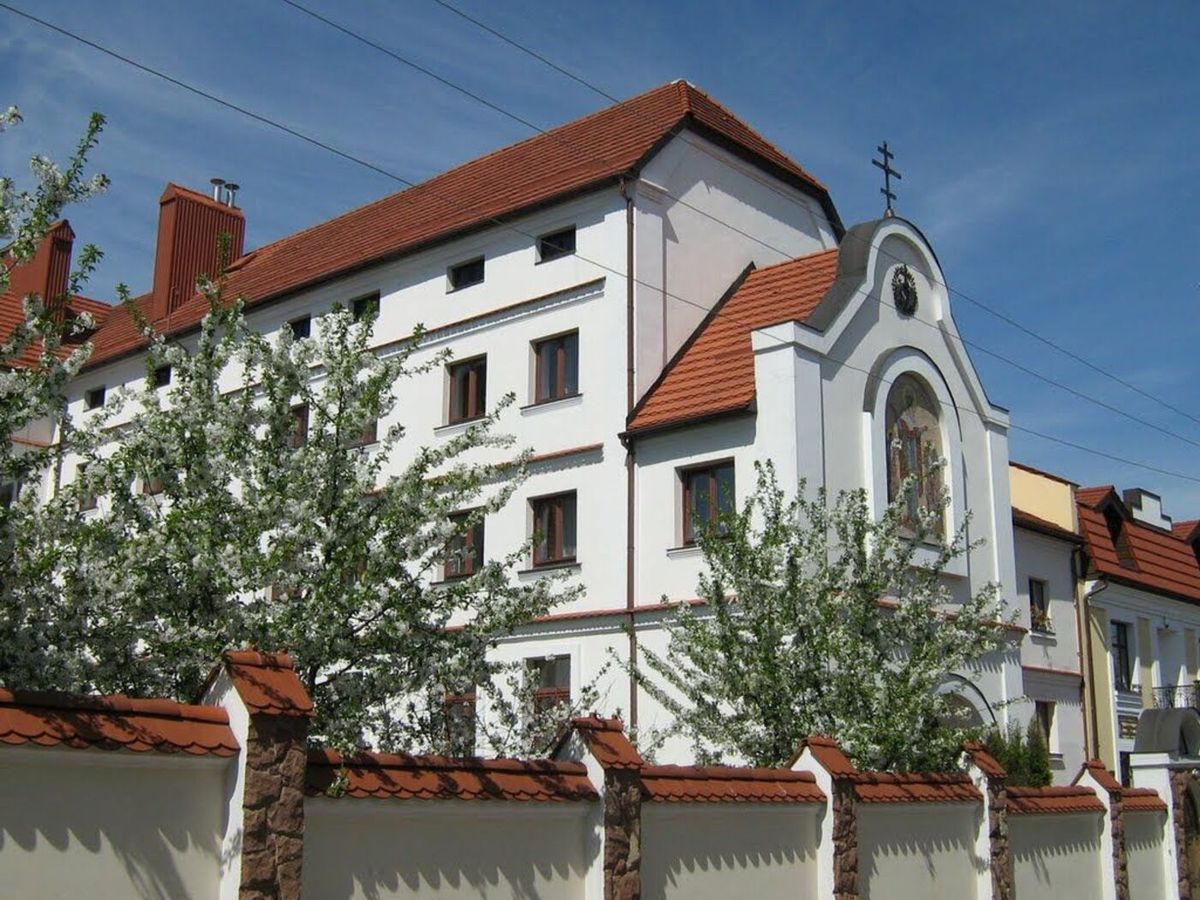 На даху львівського монастиря виникла пожежа