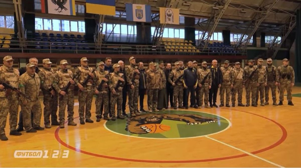 Футбольний клуб «Прикарпаття» майже у повному складі вступив у ЗСУ