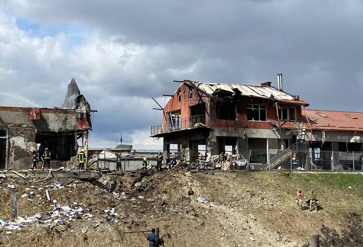 Козицький і Садовий розповіли про наслідки ракетного обстрілу Львова
