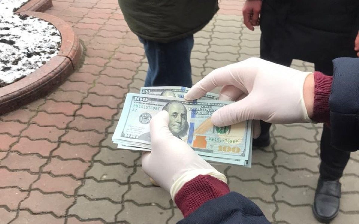 Посадовця ВККС затримали на хабарі за посаду у львівській юстиції