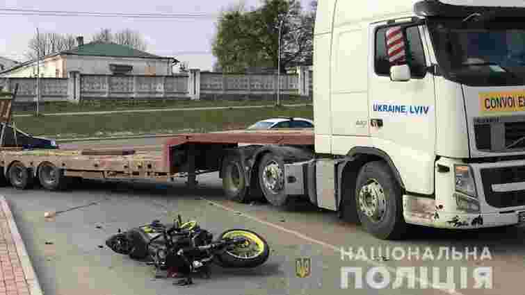 У Львові 28-річний мотоцикліст загинув після зіткнення з вантажівкою на Сихові 