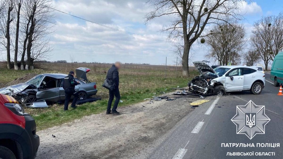 У потрійній ДТП під Львовом постраждали четверо людей