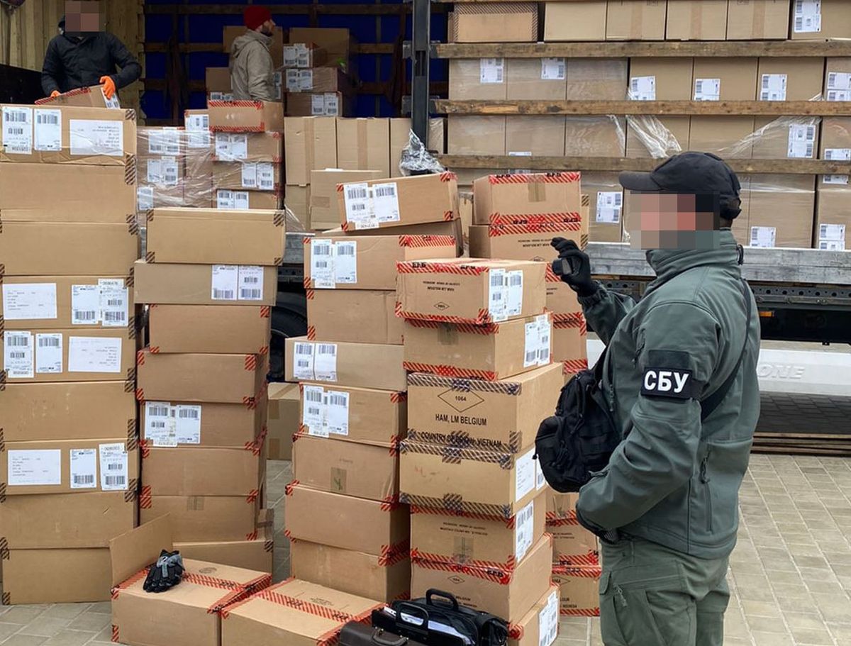 На Волині викрили схему ввезення одягу під виглядом гуманітарної допомоги