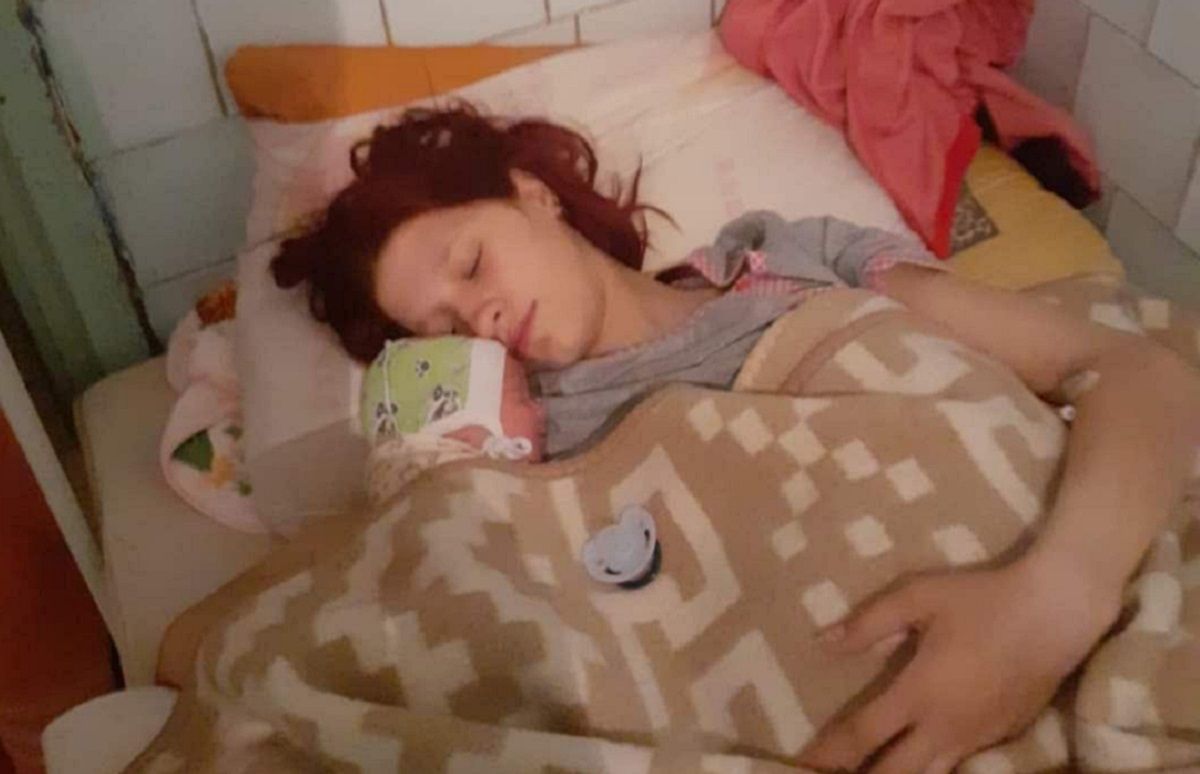 У Лисичанську під обстрілами 17-річна дівчина народила здорового хлопчика