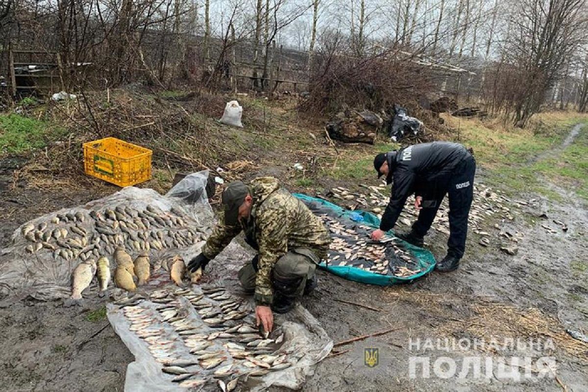 На Хмельниччині двоє браконьєрів електровудками наловили риби на 1,5 млн грн