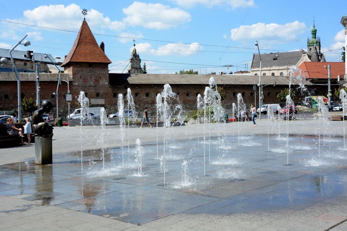 Цього року традиційних масових обливань на площі Ринок не буде