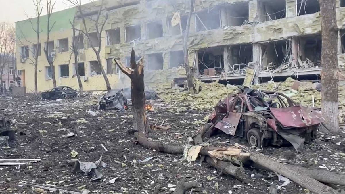 За час війни російські окупанти 162 рази атакували українські лікарні  
