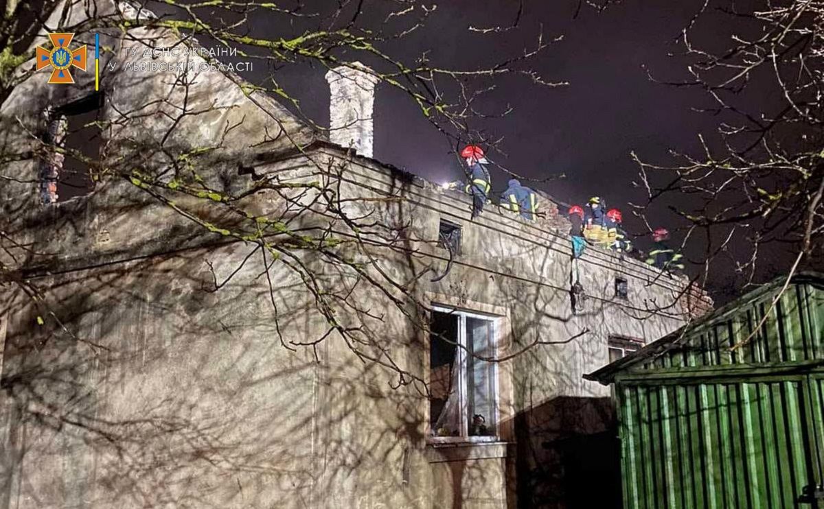 Під час пожежі особняка у передмісті Львова загинула людина 