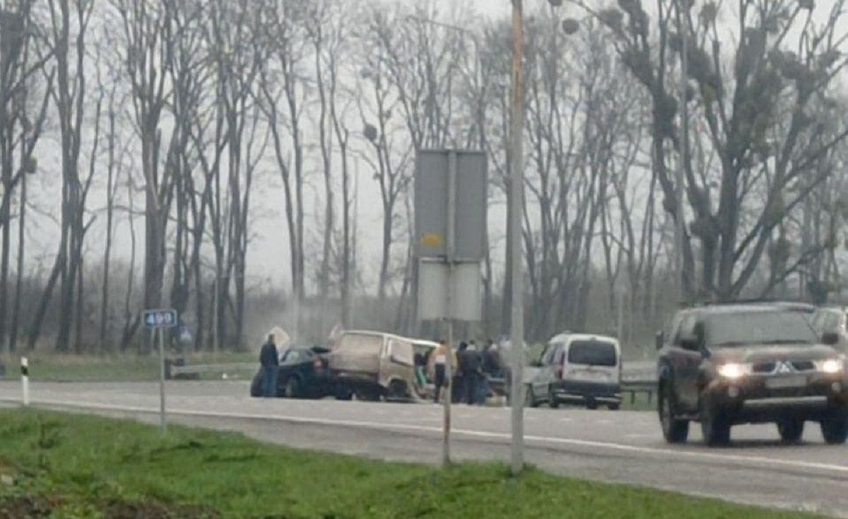 Троє чоловіків загинули у важкій аварії на трасі Київ-Чоп
