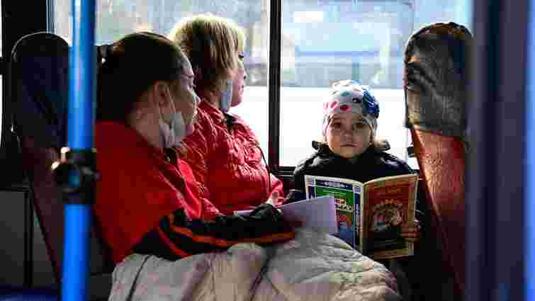   Росіяни вивезли з Маріуполя до Владивостока 90 дітей