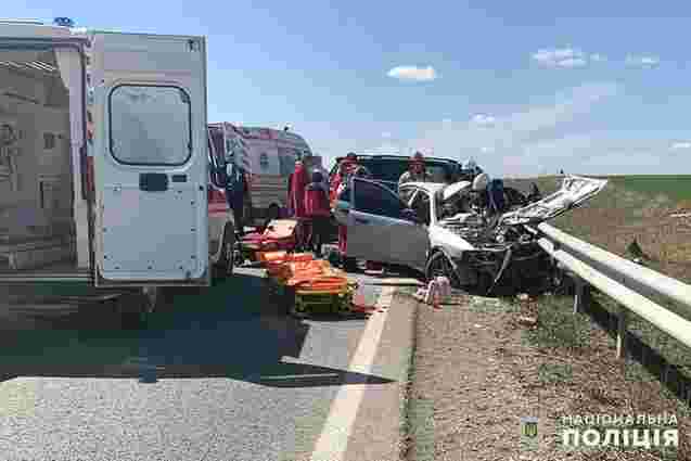 Внаслідок автомобільної аварії на Хмельниччині загинули двоє людей