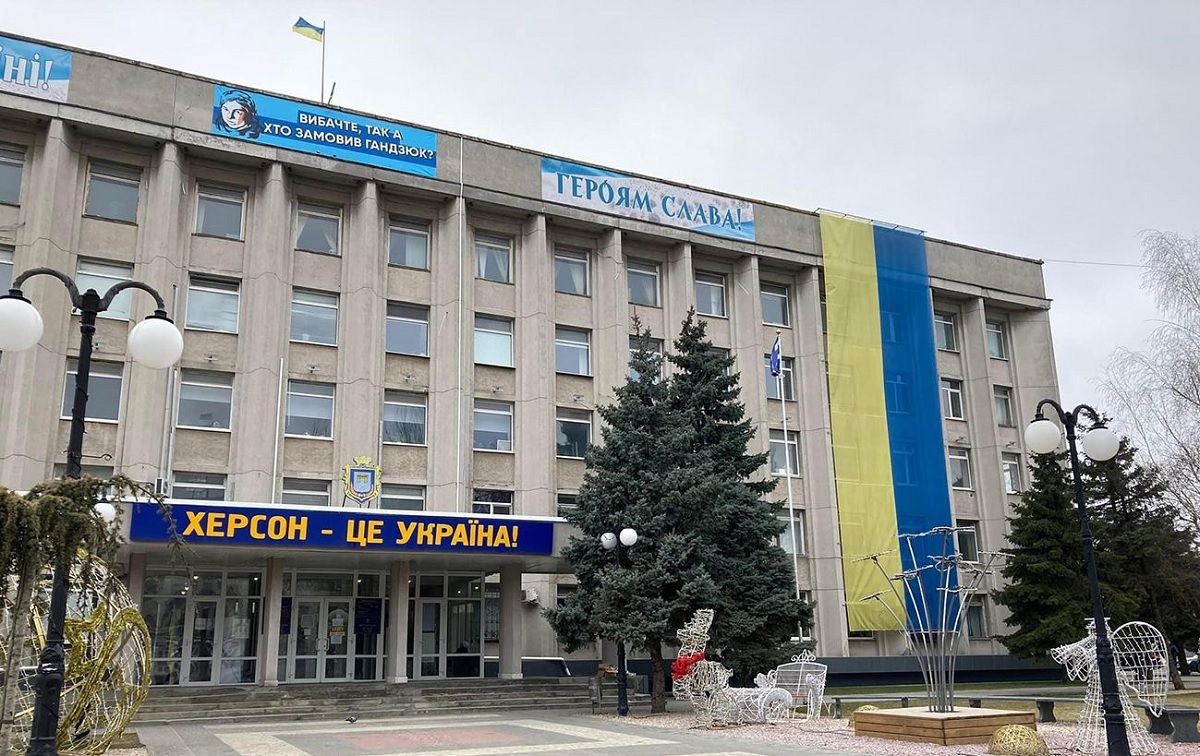 Російські військові зайняли будівлю Херсонської міськради