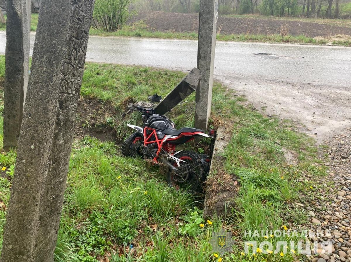 29-річний мотоцикліст загинув після зіткнення із бетонним стовпом на Буковині