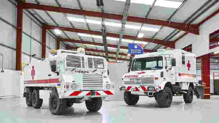 Велика Британія подарувала Україні 22 «швидкі» та 40 пожежних машин