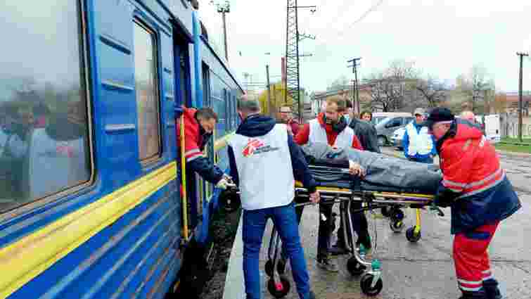 Новий медичний потяг привіз до Львова першу групу пацієнтів 
