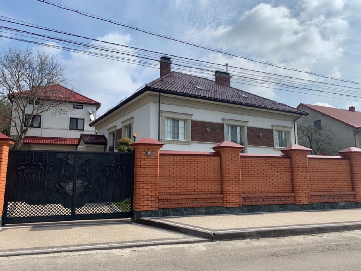 Слідчі ДБР проводять обшуки у родичів Віктора Медведчука та Тараса Козака