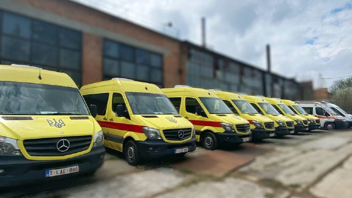 Для постраждалих від війни лікарень зі США надійшло 19 реанімобілів