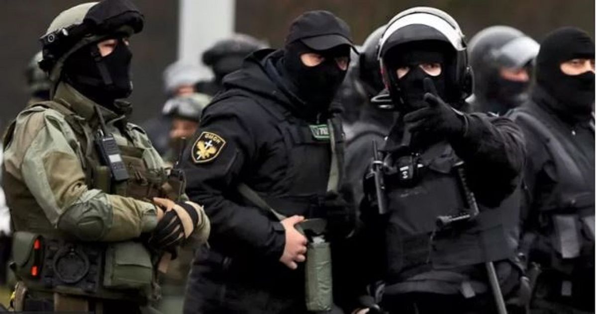 Парламент Білорусі дозволив застосовувати бойову техніку проти населення