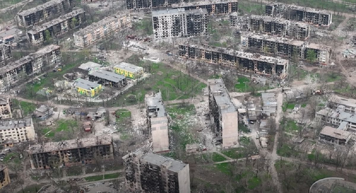 Росіяни обстріляли Маріуполь забороненими фосфорними бомбами