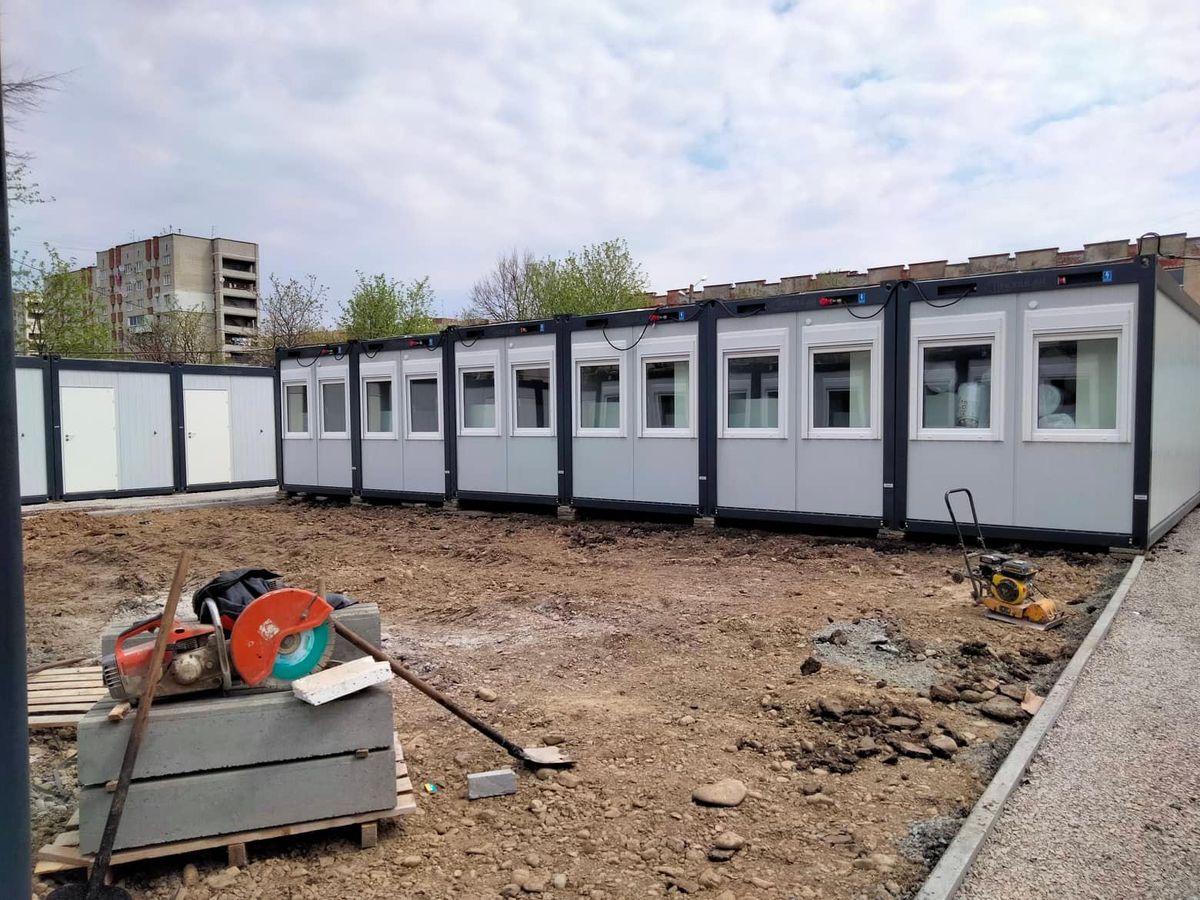 На Сихові почали будувати модульне містечко для переселенців