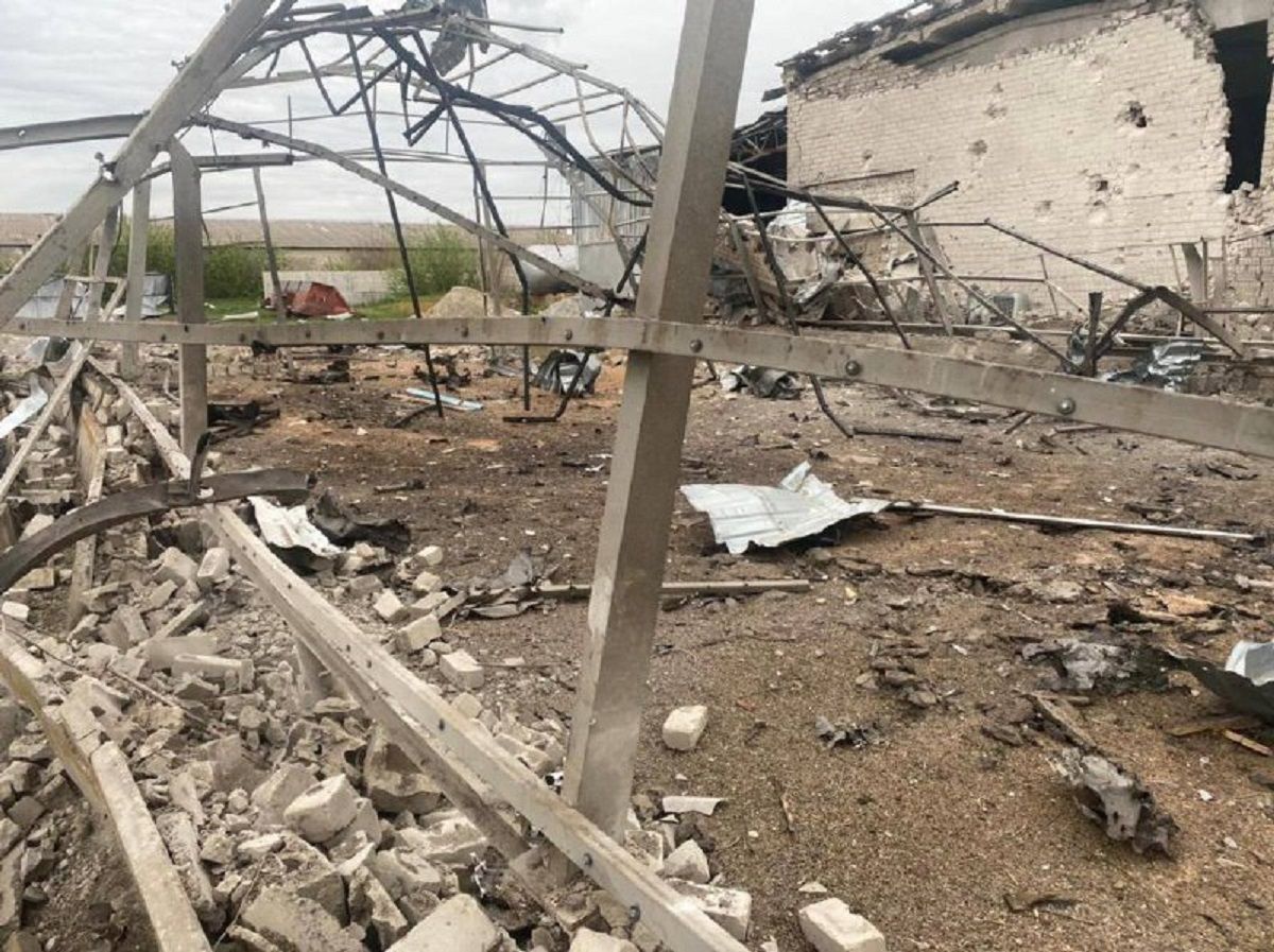 Росіяни завдали ракетного удару по порожніх фермерських складах на Дніпропетровщині