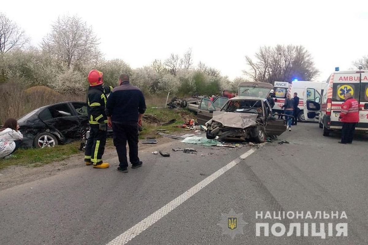 Перевернутий внаслідок ДТП Chery зіткнувся із ВАЗ на трасі під Хмельницьким
