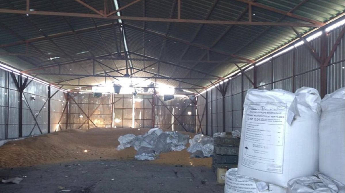 Росіяни ракетами зруйнували склад із зерном на Дніпропетровщині