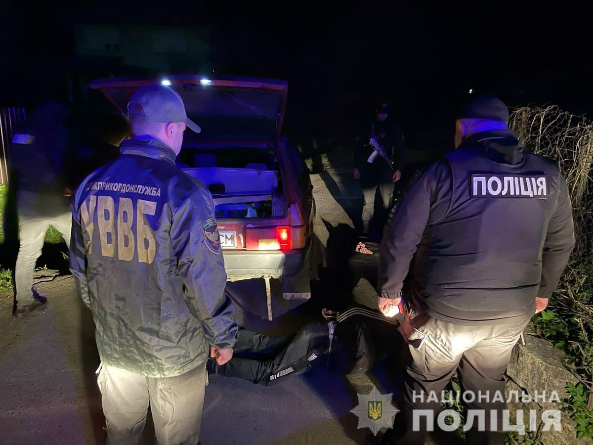 Двох закарпатців затримали при переправі призовника через річку в Румунію