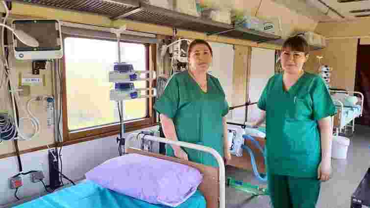 Дві медсестри із Хмельниччини долучилися до команди евакуаційного поїзда