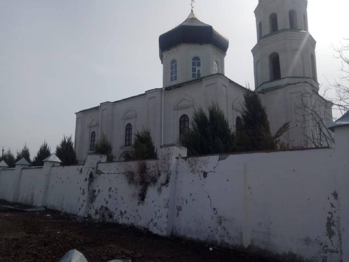 На Луганщині росіяни обстріляли храм УПЦ МП, загинув священик