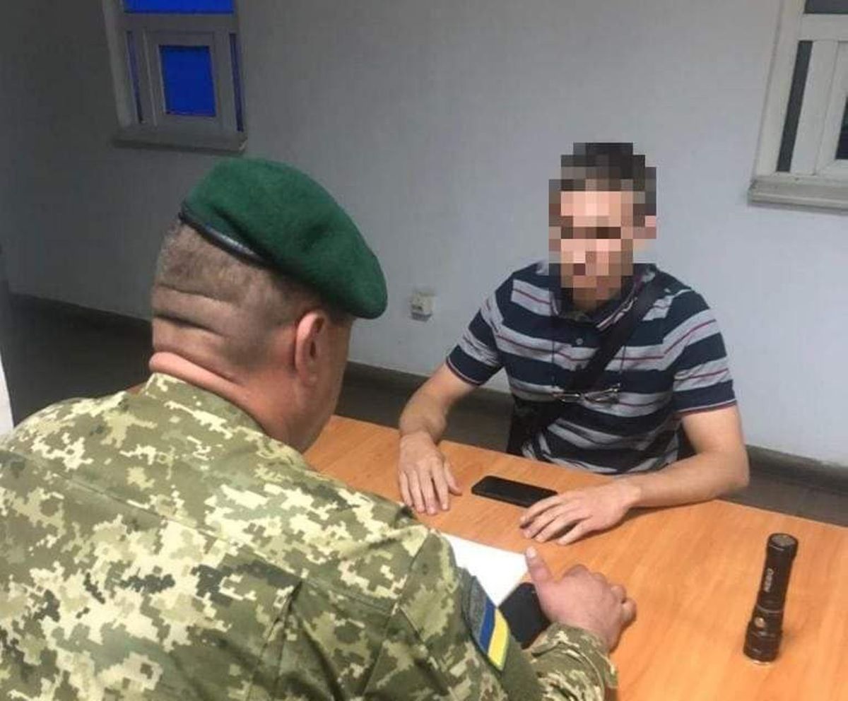 20-річний мешканець Херсона намагався виїхати у Румунію за пенсійним посвідченням