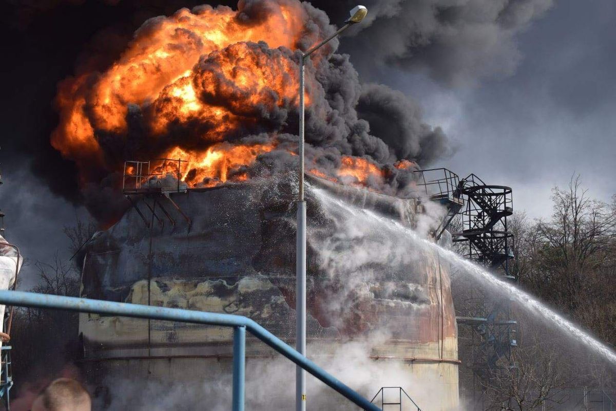 За час війни росіяни зруйнували ракетами 15 українських нафтобаз